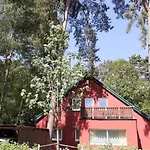 Wohung Mit Balkon Und Garten Nahe Stadtgrenze By Interhome アパート ブランケンフェルデ＝マーロウ