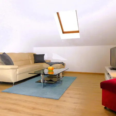 Wohung Mit Balkon Und Garten Nahe Stadtgrenze By Interhome شقة