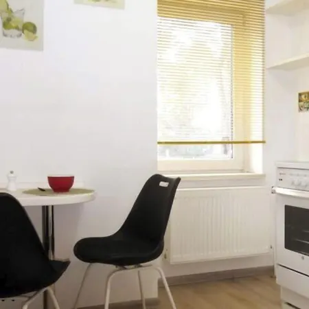 Wohung Mit Balkon Und Garten Nahe Stadtgrenze By Interhome Апартаменты Малов