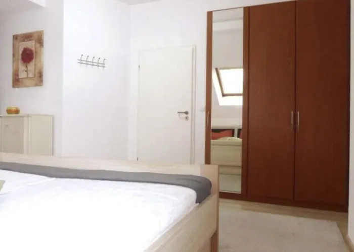 Apartment Wohung Mit Balkon Und Garten Nahe Stadtgrenze By Interhome